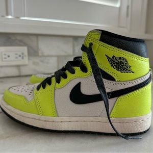Air Jordan 1 retro high og visionaire size 3.5 kids! TAKING OFFERS